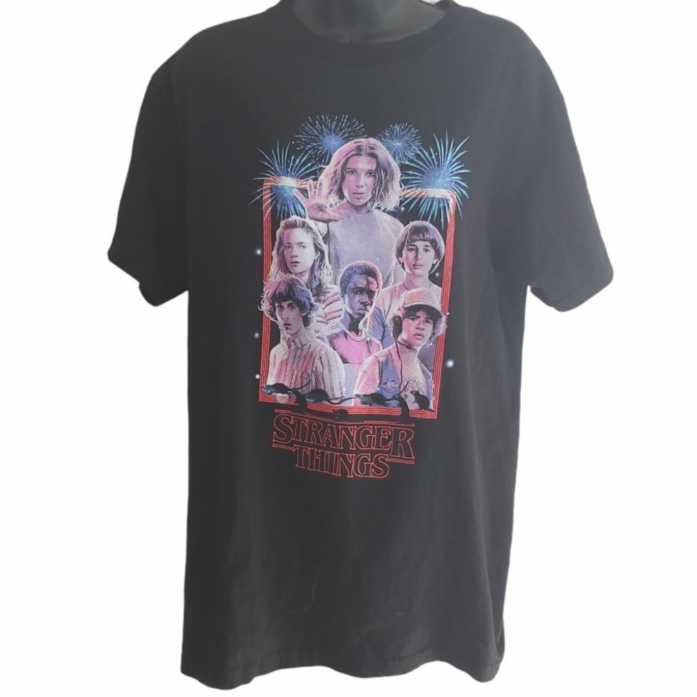 STRANGER THINGS | Group Shot Graphic T Shirt Size Medium